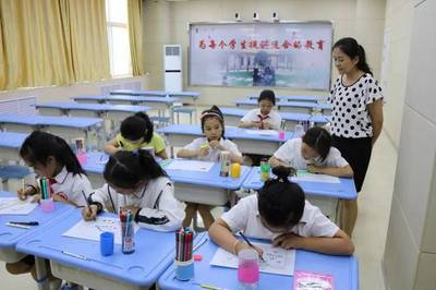 实施学生综合素质评价 催生学生成长动力 --区教研室对人和小学进行综合素质测评