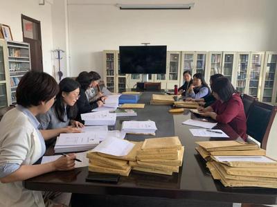 外国语学院开展期中教学档案检查及教师座谈会，提升教学质量，强化招生辅助服务